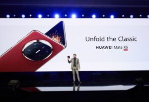 ファーウェイ、新しい革新的なアーキテクチャとライブ・マルチビューを搭載したHUAWEI Mate X6を発表し、新たな視点を展開