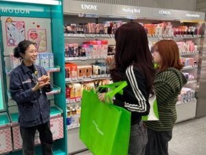 CJオリーブヤング江南タウン、日本語・英語・中国語の多言語「パーソナルショッパー」サービスをテスト導入