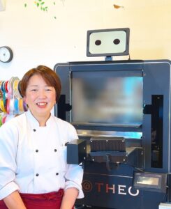 バウムクーヘンAI職人「THEO（テオ）」　が和歌山初登場！