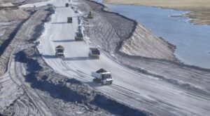 世界初！100台の自動運転全電動鉱山用トラック、華能伊敏鉱山で正式稼働開始