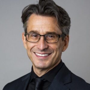 亚马逊云科技首席医学官及全球医疗健康企业与非营利组织总监Rowland Illing博士：利用人工智能与云计算解码帕金森病症