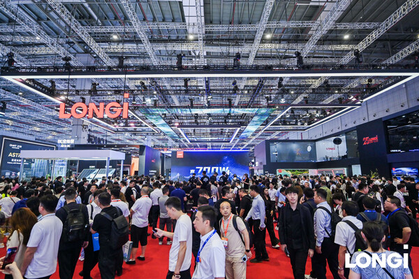 LONGi、SNEC2025でHIBC技術および真の700Wモジュールを正式発表