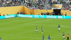 Hisense、FIFA Club World Cup 2025™スタジアムに「HISENSE 100 TV、GLOBAL No.1」を表示、市場におけるリーダーシップをアピール