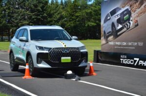 高さ242 mmの障害物に対する時速30キロの直撃衝突試験：プラグインハイブリッドSUV「TIGGO7 CSH」、メキシコバッテリー擦過試験を重大な損傷なく合格