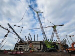 Zoomlionの大型クローラー・クレーンがモロッコの2030年ワールドカップ・スタジアム建設を支援