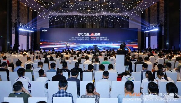 得瑞领新闪耀2025全球闪存峰会:D8000系列斩获创新大奖,强势赋能AI时代数据基石