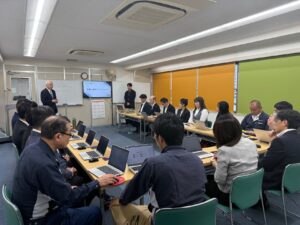 【実施レポート】フジパスク株式会社で全社向けAIワークショップを開催。「AIを頼れる相談相手」に、AIを活用した業務改善の新たな一歩を。