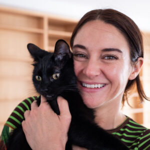 Shailene WoodleyがMarsとCalmと協力し、ペットの里親になることが二つの命を変えることを称える