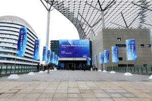 忆联携手英特尔等生态伙伴重磅发布双路冷板式全域液冷服务器，以核心创新深度参与2025 Intel Connection