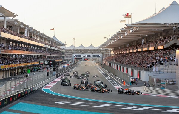 フォーミュラ1エティハド航空アブダビグランプリ（Formula 1 Etihad Airways Abu Dhabi Grand Prix）、ヤス島に339,000人のファンを動員