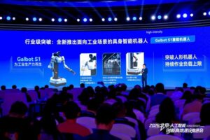 重载机器人刷新纪录，具身智能打开制造业转型新空间