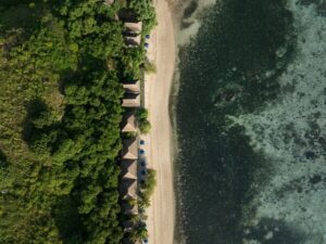Sudamala Resorts、太陽光発電の統合とサンゴ礁再生プログラムで持続可能な観光へ