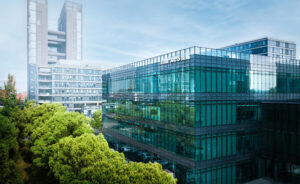 Mirxes觅瑞上市8个月再获超7亿港元融资，配售价较上市价溢价近40%