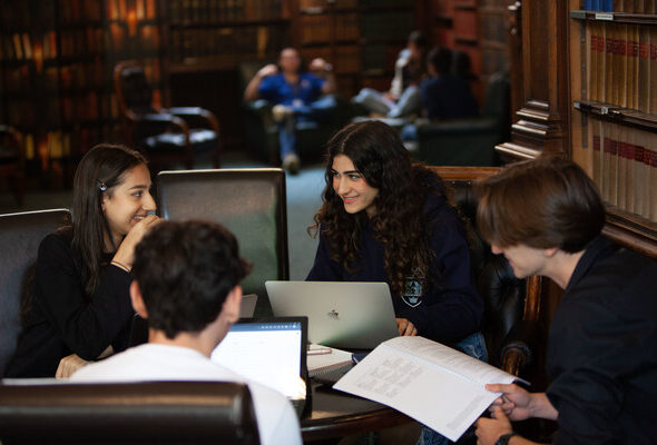 Oxford Royale Academy、MITと提携しサマースクール受講生にAI教育を提供