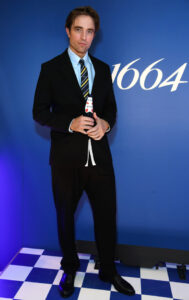 ROBERT PATTINSON、1664の「UNQUESTIONABLY GOOD TASTE」のロンドン発表会に登場