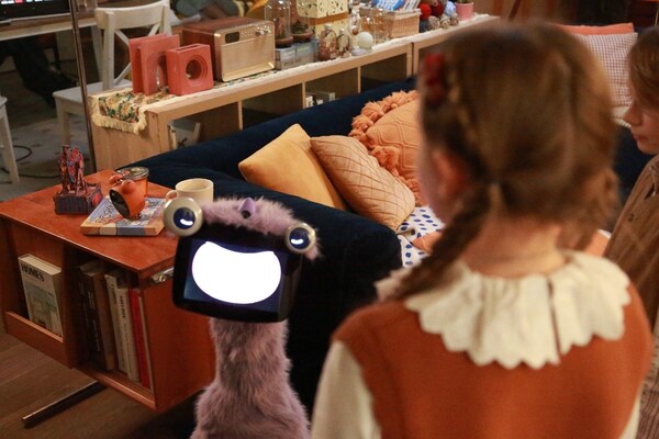 当宠物节遇见赛博生命体，OlloBot以生命感科技重新定义数字陪伴