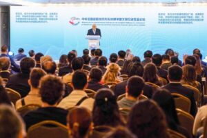 中国・ギリシャ包括的戦略パートナーシップ締結20周年を記念するフォーラムがアテネで開催