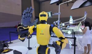 WCIFIT、1,400社のグローバル企業を迎えて重慶で開幕、ロボットや空飛ぶ車、郷土料理を披露