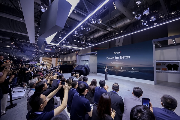DFSK、香港で右ハンドル車仕様の「E5 PLUS」を初披露し、グローバル展開を加速