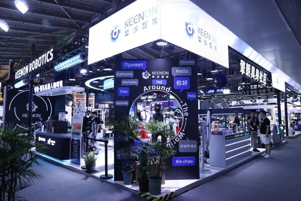 全球商用服務機器人出貨量頭部企業擎朗智能攜人形機器人亮相2026世界人工智能大會