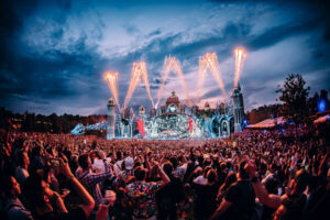 VELO*とTomorrowland、「Tomorrowlandの響き（Echoes of Tomorrowland）」を開始し、世界中のファンに音楽フェスティバルを体験する機会を提供