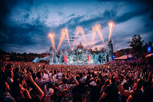 VELO*とTomorrowland、「Tomorrowlandの響き（Echoes of Tomorrowland）」を開始し、世界中のファンに音楽フェスティバルを体験する機会を提供