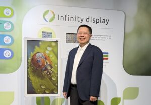 IRIS Optronics、31.5インチ屋外用ディスプレイとペロブスカイト内蔵屋内用ソリューションにより、Infinity®太陽光発電式ChLCD電子ペーパー技術を新たな高みへ