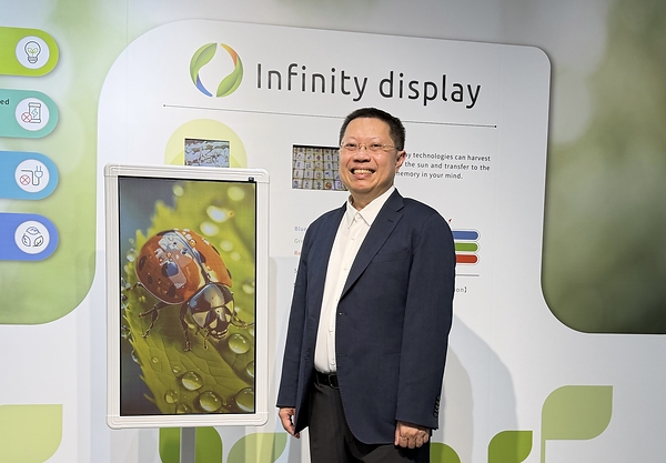 IRIS Optronics、31.5インチ屋外用ディスプレイとペロブスカイト内蔵屋内用ソリューションにより、Infinity®太陽光発電式ChLCD電子ペーパー技術を新たな高みへ