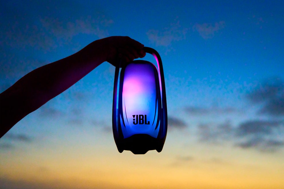 216基LEDによる立体的なライトショーとAI Sound Boostでさらに進化　音と光で自在に夜を演出する　ポータブルBluetoothスピーカー「JBL Pulse 6」新登場