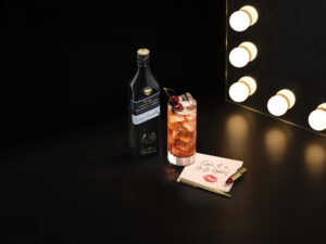 Johnnie Walker、Sabrina Carpenter限定版Black Labelボトルデザインを発表