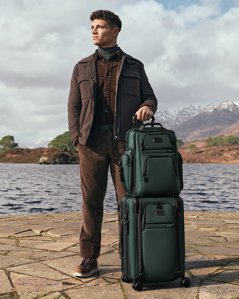 TUMI Lando Norrisの新たな高みへの挑戦を描くキャンペーンとともにFall/Winter 2026コレクションを発表